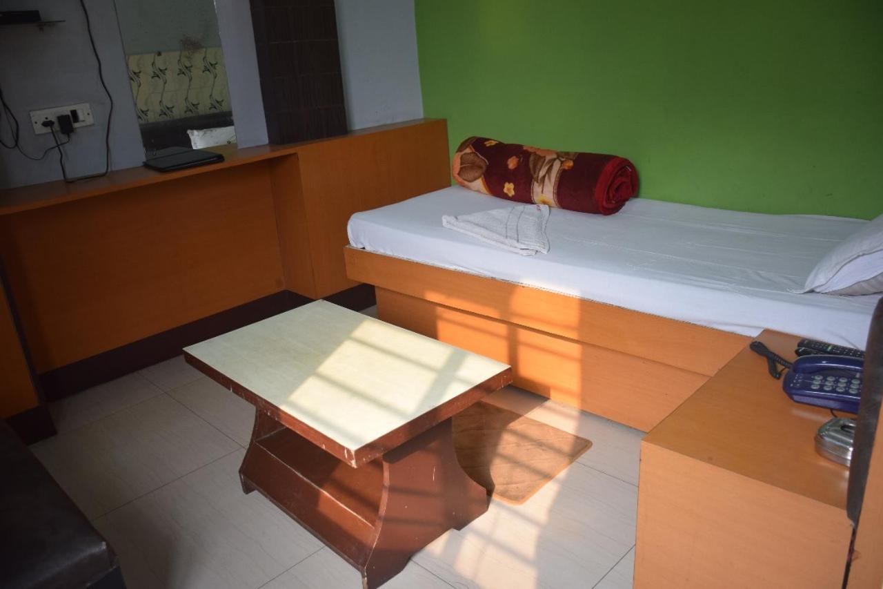 Starline Hotel Agartala Exteriör bild