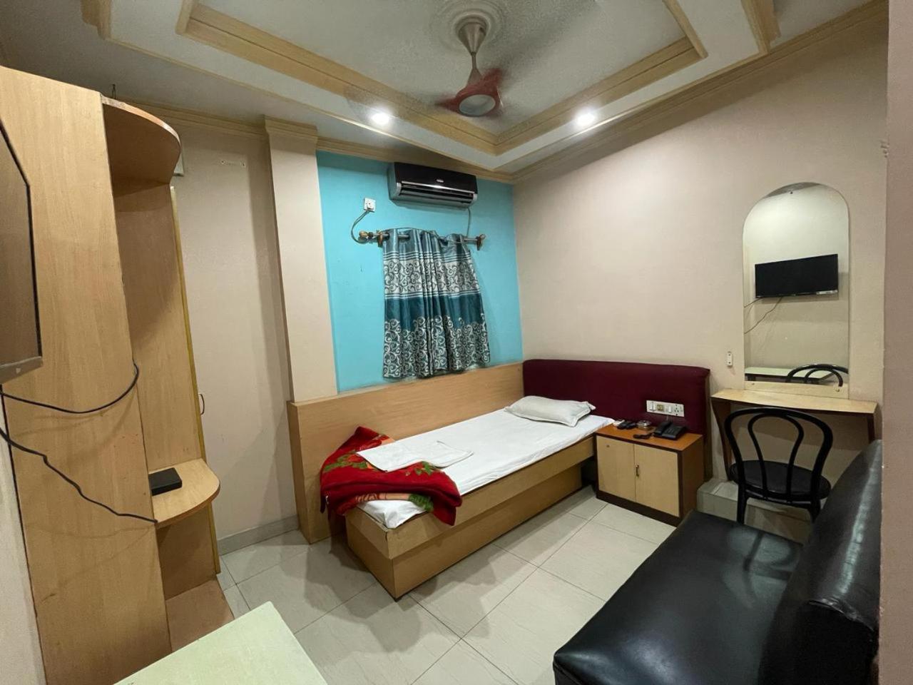 Starline Hotel Agartala Exteriör bild
